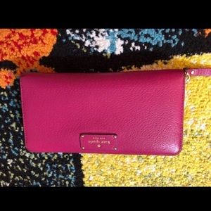 🌸Wallet Sale🌸 Katespade Wallet on sale